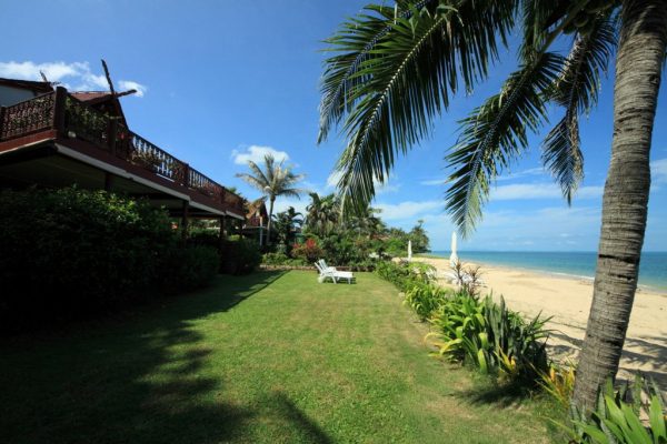 Thai Teak 4  bedroom ocean front villa with a private pool on Bang Por beach-VIL0058