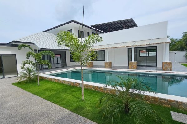 4 Bedroom villa with a private pool on a big land plot in the center of Samui – VIL0662